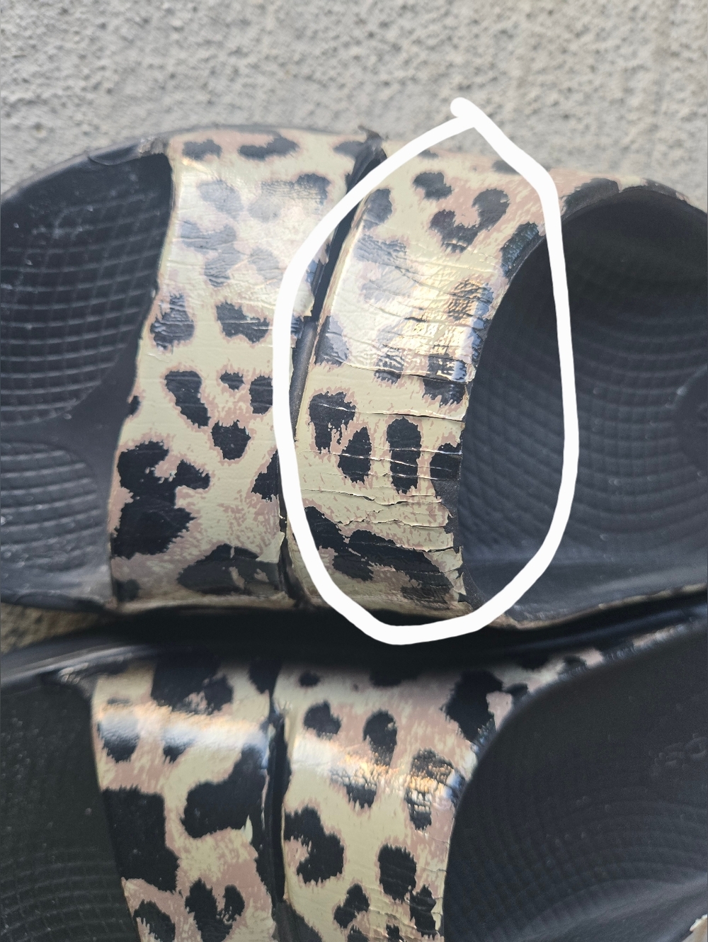 OOFOS Black Footbed with Gold Leopard-Print Strap - Picture 5 of 5